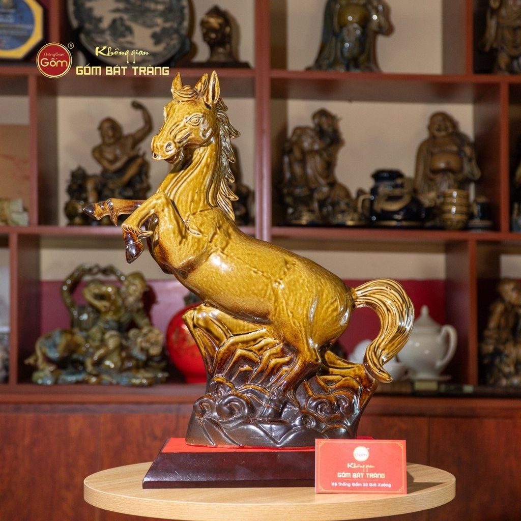 Tượng Ngựa Hoàng Kim Mã
