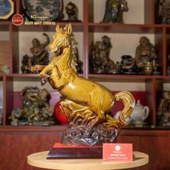 Tượng Ngựa Hoàng Kim Mã