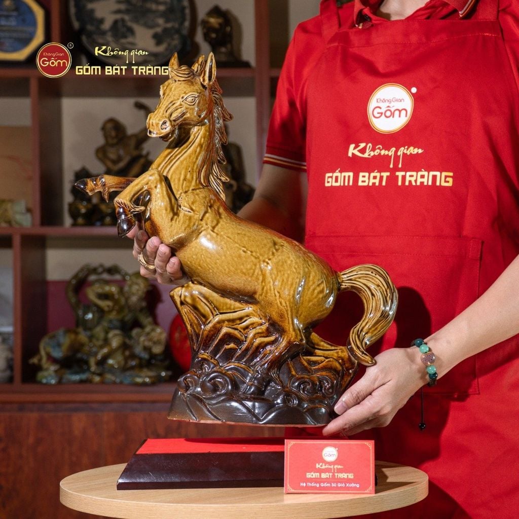 Tượng Ngựa Hoàng Kim Mã