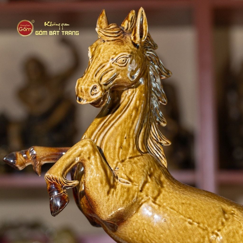 Tượng Ngựa Hoàng Kim Mã