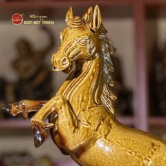 Tượng Ngựa Hoàng Kim Mã