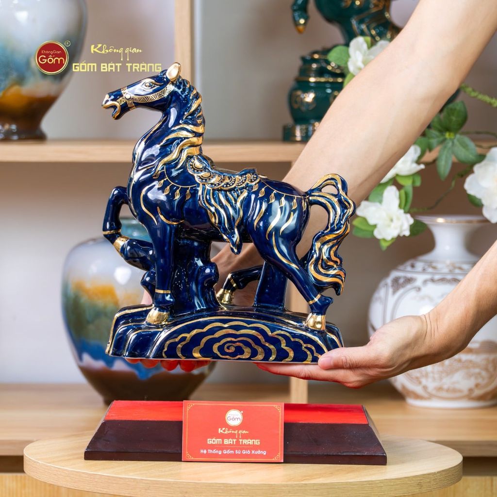 Tượng Ngựa Kim Mã Vân Mao Vẽ Vàng