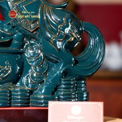 Tượng Ngựa Lục Mã Cát Tường Vẽ Vàng