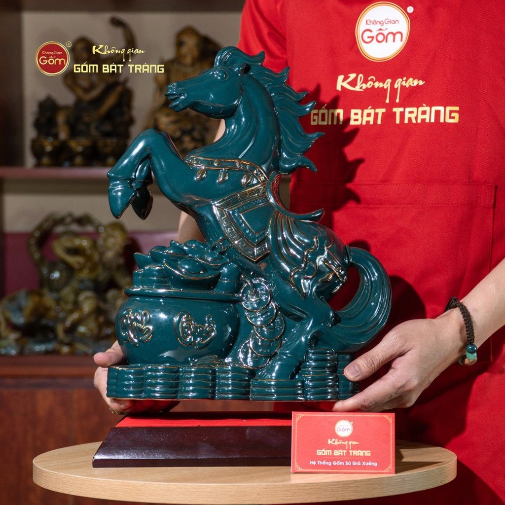 Tượng Ngựa Lục Mã Cát Tường Vẽ Vàng