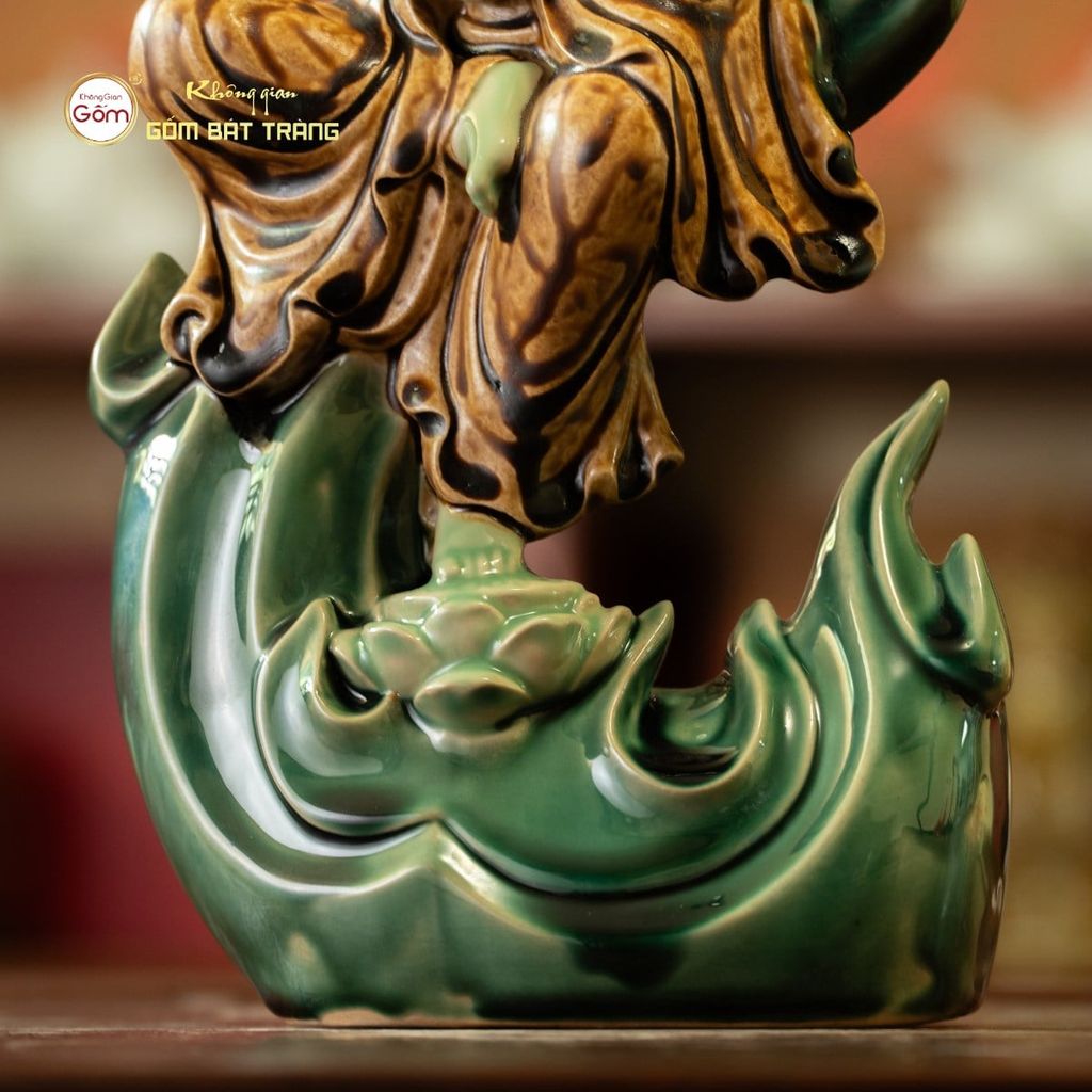 Tượng Quan Âm Toạ Vân