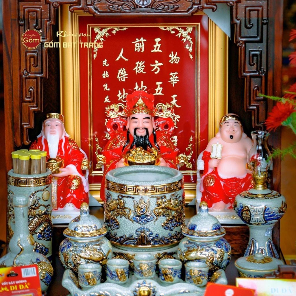 Tượng Thần Tiền Ngồi Ghế Rồng Đỏ