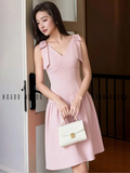  Đầm hồng cổ V dây nơ vai 