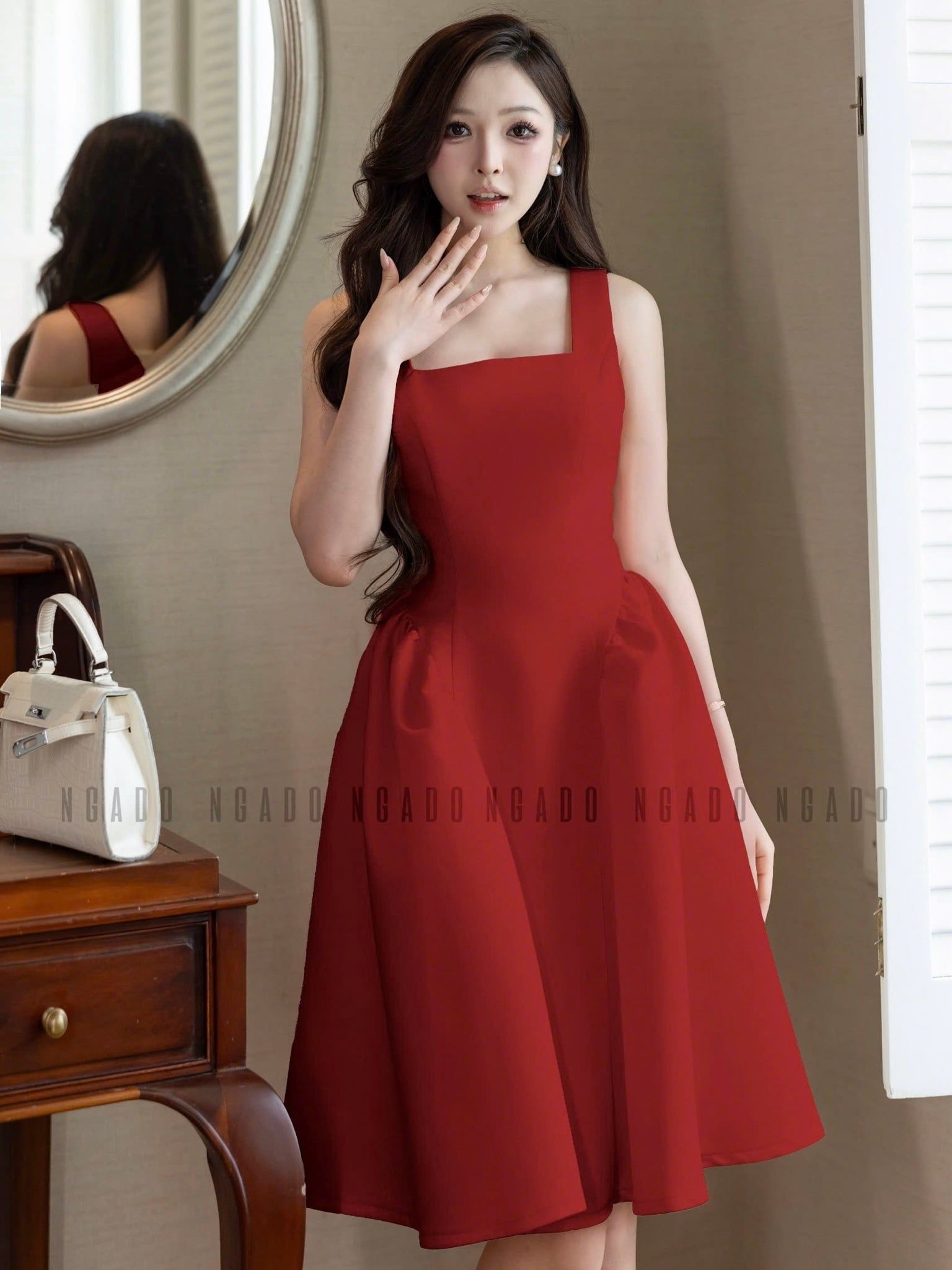  Đầm đỏ cổ vuông hai dây 