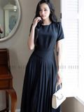  Đầm đen xếp ly cổ tròn 