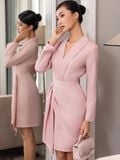  Đầm hồng cổ vest tà xếp 