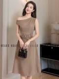  Đầm nâu lệch vai xếp ly 