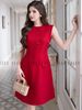 Đầm đỏ sát nách phối nút