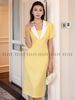  Đầm vàng cổ vest trắng 