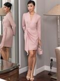  Đầm hồng cổ vest tà xếp 