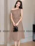  Đầm nâu lệch vai xếp ly 