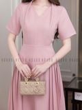  Đầm hồng xếp ly cổ vest 
