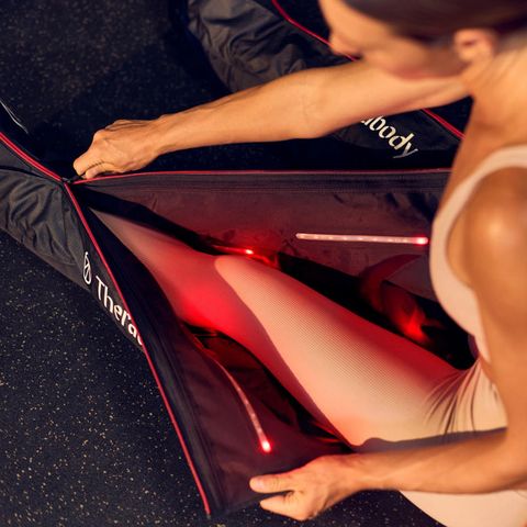 Thiết bị massage bắp chân nén khí Therabody JetBoots Pro Plus