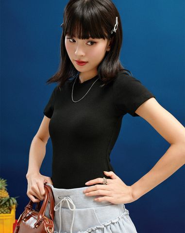  Áo thun form Slim-Fit tay ngắn. 