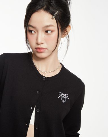  Áo cardigan cổ tròn thêu charm nơ 