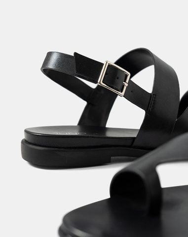  Giày Sandal Xỏ Ngón 