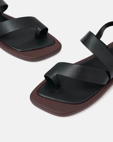  Giày Sandal Đế Bệt Quai Xỏ Ngón Cách Điệu 
