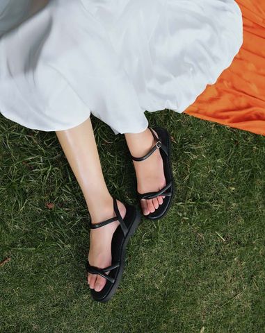  Giày Sandal Bệt Quai Xoắn 