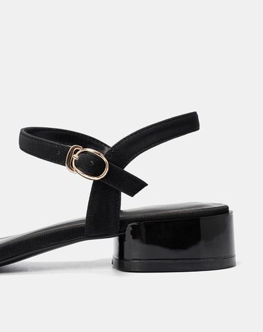  Giày Sandal Quai Đắp Phối Khóa Oval 