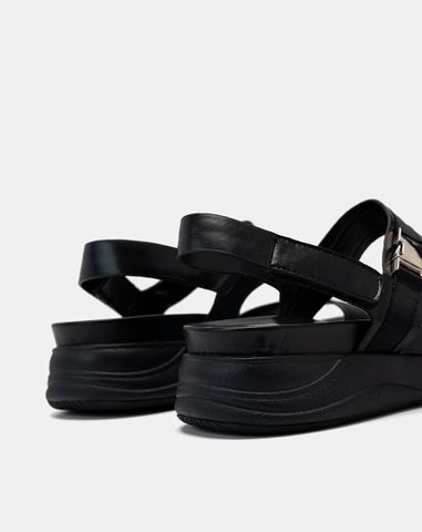  Giày Sandal Đế Thể Thao Phối Khóa Trang Trí 