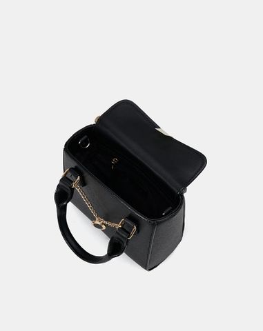  Túi form vuông dây xích trang trí 