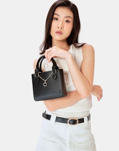  Túi form vuông dây xích trang trí 