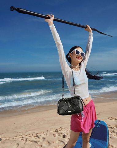  Túi Xách Nhỏ Rút May Chỉ Hoạ Tiết Quả Trám 