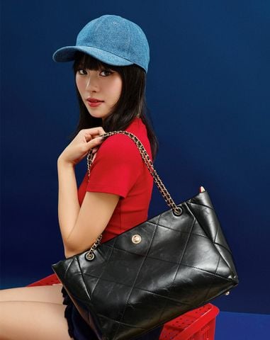  Áo thun form Slim-Fit tay ngắn. 