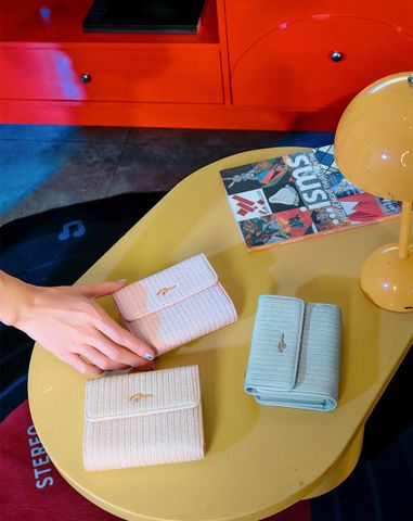  Ví Ngắn Cầm Tay Đính Logo Chữ Ký Kim Loại 