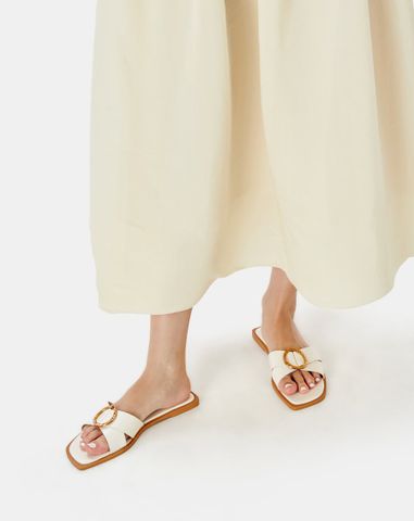  Giày Sandal Bệt Gắn Khoá Trang Trí 