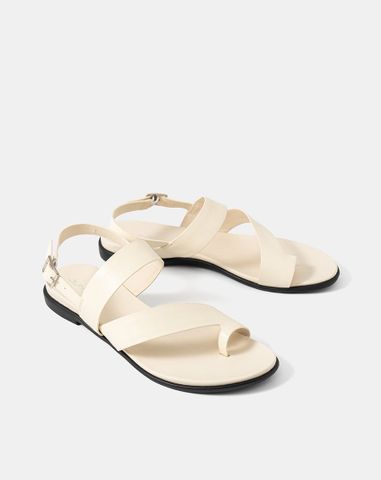  Giày Sandal Xỏ Ngón 
