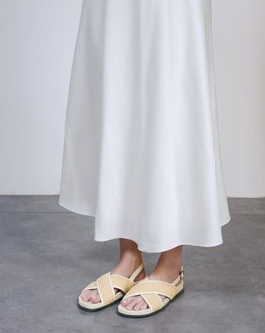  Giày Sandal Quai Chéo Phối Liệu Đan Lát 