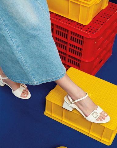  Giày Sandal Quai Đắp Phối Khóa 