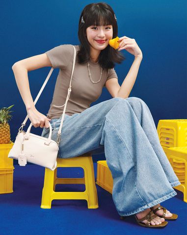  Túi Xách Nhỏ Top Handle Phối Charm 