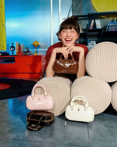  Túi Xách Nhỏ Bowling Top Handle Phối Khoá Trang Trí 