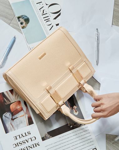  Túi Xách Trung Phối Tay Cầm Cách Điệu 