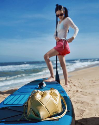  Túi Xách Nhỏ Rút May Chỉ Hoạ Tiết Quả Trám 