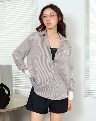  Áo sơ mi sọc phối patch thêu chữ 