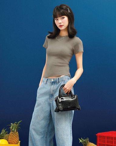  Áo thun form Slim-Fit tay ngắn. 