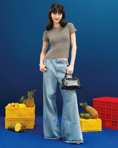  Áo thun form Slim-Fit tay ngắn. 