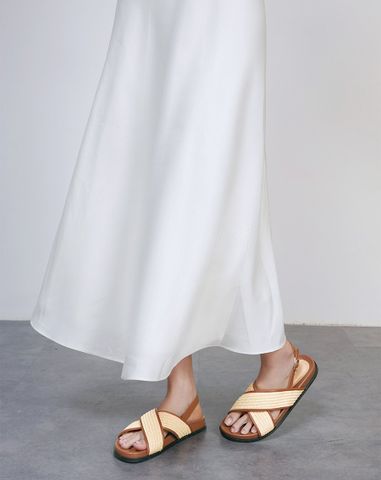  Giày Sandal Quai Chéo Phối Liệu Đan Lát 