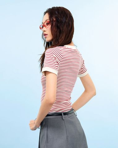  Áo thun ôm cổ tròn sọc ngang 