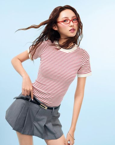  Áo thun ôm cổ tròn sọc ngang 