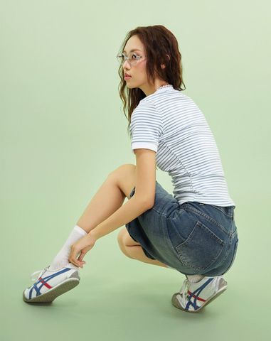  Áo thun ôm cổ tròn sọc ngang 