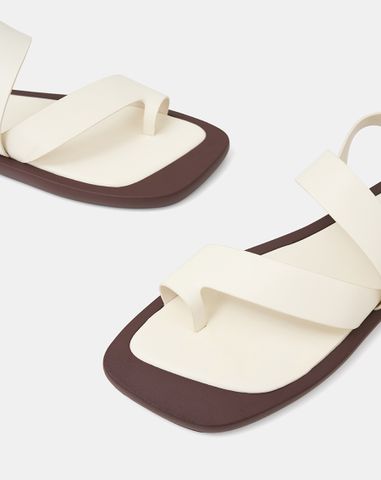  Giày Sandal Đế Bệt Quai Xỏ Ngón Cách Điệu 