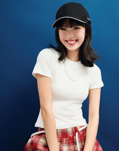  Áo thun form Slim-Fit tay ngắn. 